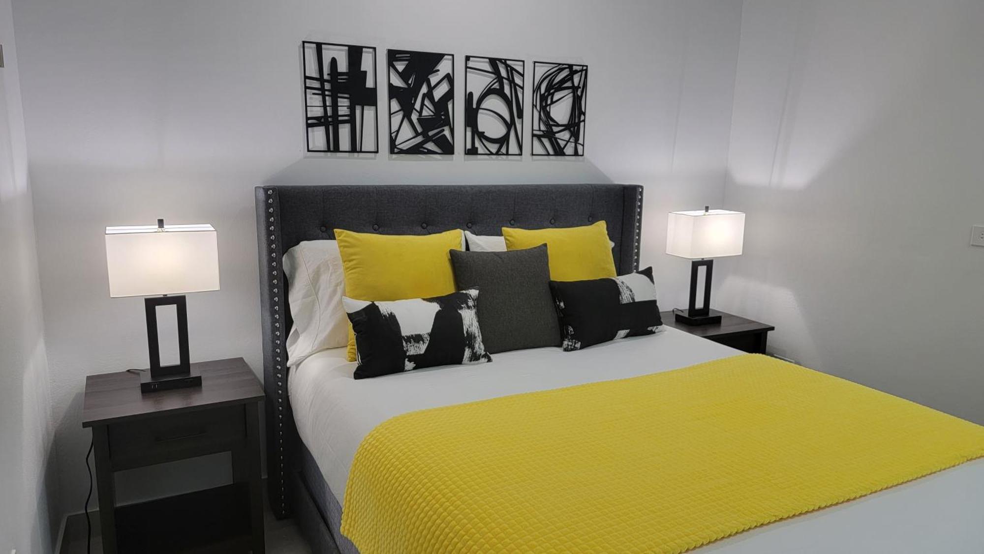 The Yellow Spot Fajardo Luaran gambar